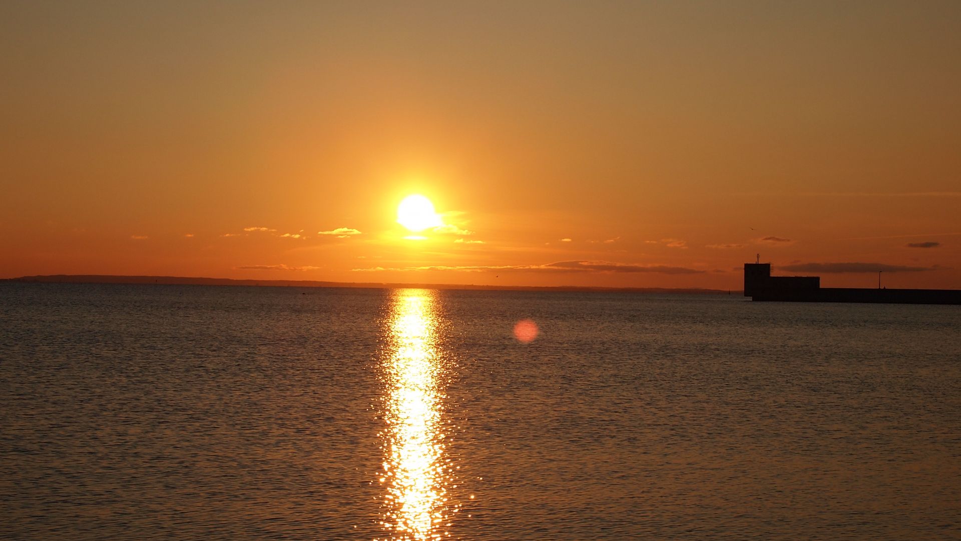 Zachód słońca nad morzem na Helu