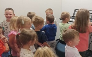 Podczas zwiedzania Mediateki dzieci oglądały strefę ciszy