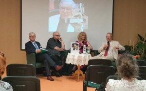 Profesor opowiada o swoim życiu, twórczości i najnowszej książce