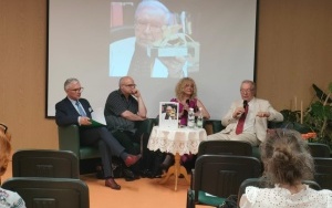 Profesor opowiada o swoim życiu, twórczości i najnowszej książce