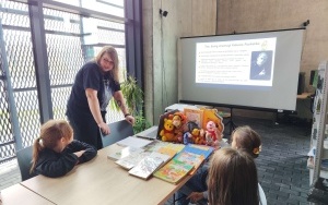 Bibliotekarka opowiada o autorze książki