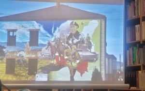 Historyczny mural na ścianie