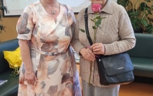 Pamiątkowe zdjęcia Aleksandry Bekus (autorki książki) i Aleksandry Tabor (siostrzenicy Zygmunta Szkocnego)