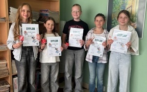 Uczestniczki warsztatów z dyplomami