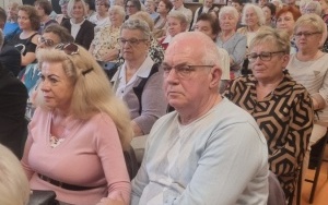 Publiczność ogląda występy wykonawców