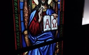 Chrystus Pantokrator - witraż wg projektu Stefana Matejki