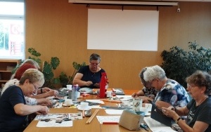 Przy pracy jest też czas na miłą pogawędkę