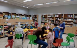 Uczestnicy warsztatów w czasie pracy