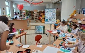 Uczestnicy warsztatów w trakcie pracy