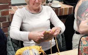 Jedna z pań w trakcie pracy