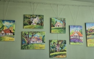 Obrazy z wystawy Dwór Polski