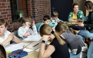 Podczas lekcji dzieci robiły notatki