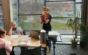 Podczas lekcji dzieci robiły notatki