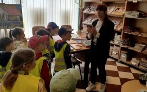 Filia nr 2 - Przedszkolaki zwiedzają Bibliotekę na Piaskach