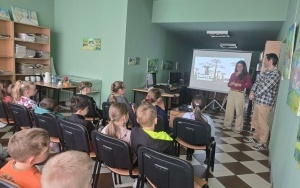 Filia nr 2 - Dzieci słuchają opowieści o zwierzętach Madagaskaru