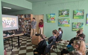 Filia nr 2 - Prowadzący opowiadają o lemurach