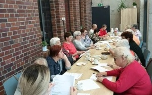 Filia nr 5 - seniorki rozwiązywały też łamigłówki