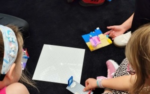 Filia nr 5 - dziewczynki rozbudowują swój projekt