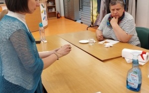 Gospodynie słuchają instrukcji Marty Jędras